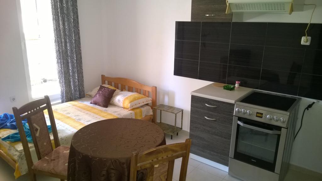 Dracena Guesthouse Ravda Ngoại thất bức ảnh