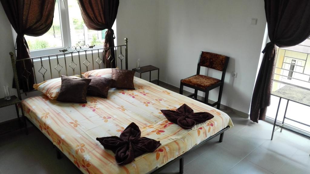 Dracena Guesthouse Ravda Ngoại thất bức ảnh